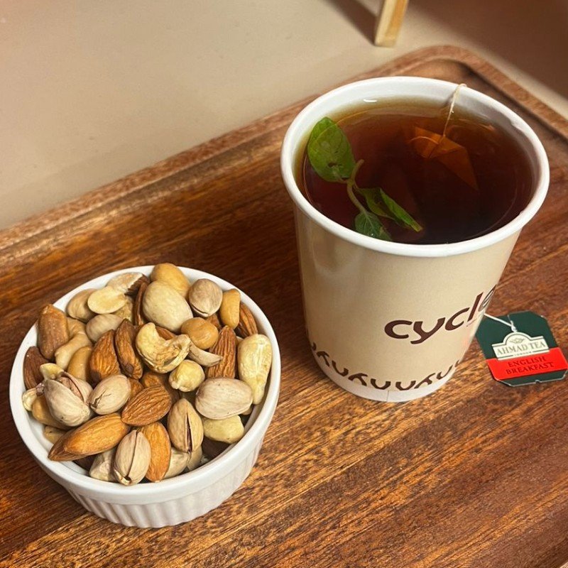 شاي 5﷼ & مكسرات 7﷼